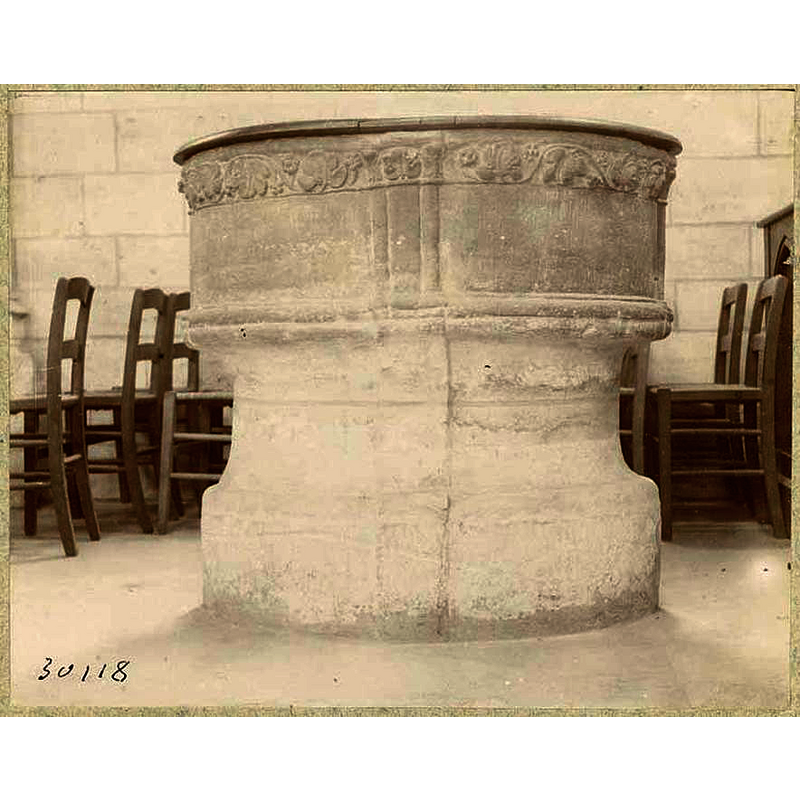 Source caption: "Fonts baptismaux"
