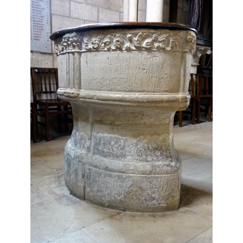 Source caption: "Bougival (78), église Notre-Dame, fonts baptismaux"