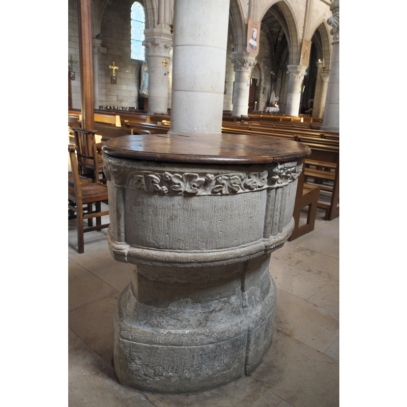 Source caption: "Bougival Église Notre-Dame Fonts baptismaux"