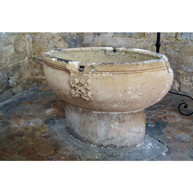 Source caption: "Fonts baptismaux"