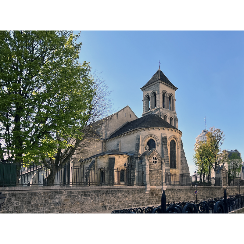 Source caption: "Église Saint-Pierre de Montmartre, Paris."