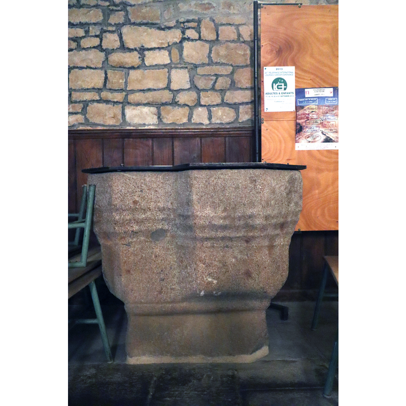 Source caption: "Fonts baptismaux de l'église Saint-Martin de Tremblay, Ille-et-Vilaine."