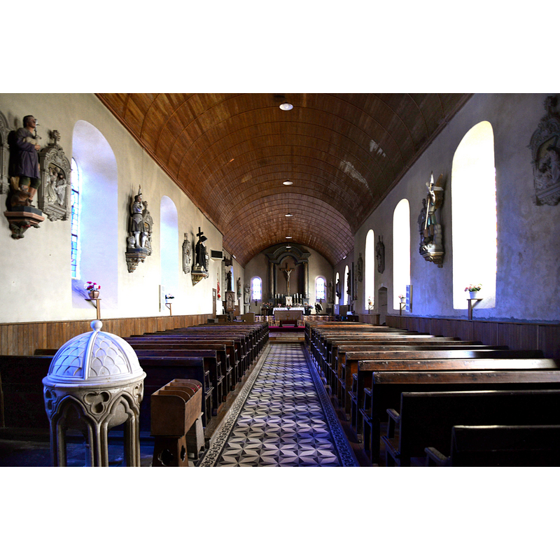Source caption: "Nef de l'église Notre-Dame d'Ouville: