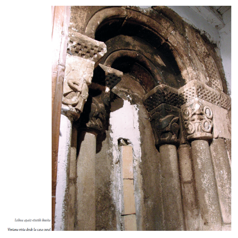 Source caption: "Leihoa apaiz-etxetik ikusita / Ventana vista desde la casa cural"