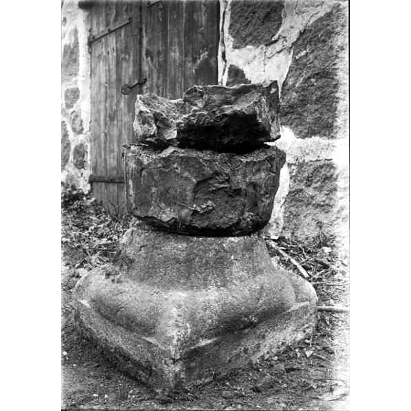 Source caption: "Baldring kyrka. Del av dopfunt."