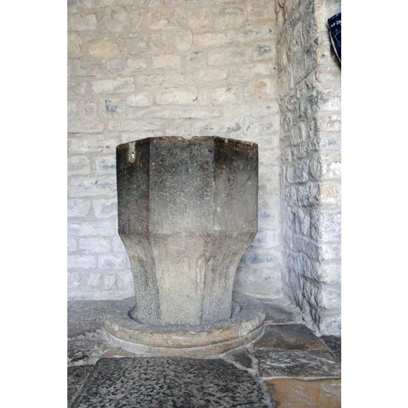 Source caption: "Fonts baptismaux : cuve baptismale"