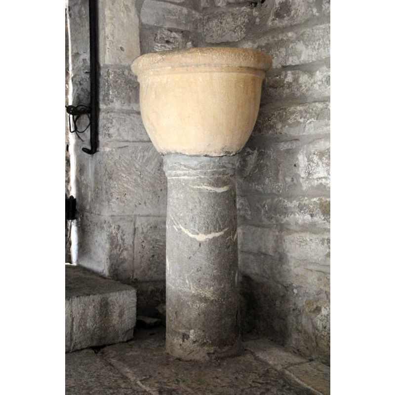 Source caption: "Bénitier et fragment de colonne"