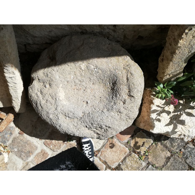 Source caption: "Cuve en granite, détail du socle"
