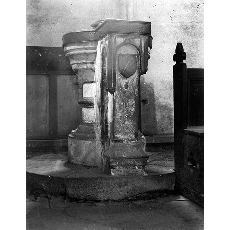 Source caption: "Fonts baptismaux [...] 16e siècle"