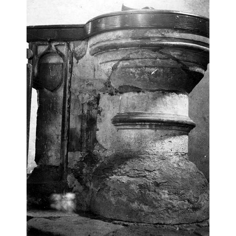 Source caption: "Fonts baptismaux [...] 16e siècle"