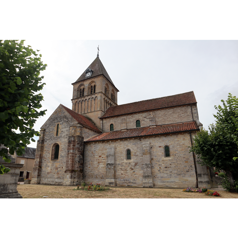 Source caption: "Extérieur de l'église Saint-Germain de Rouy (58). Flanc nord."