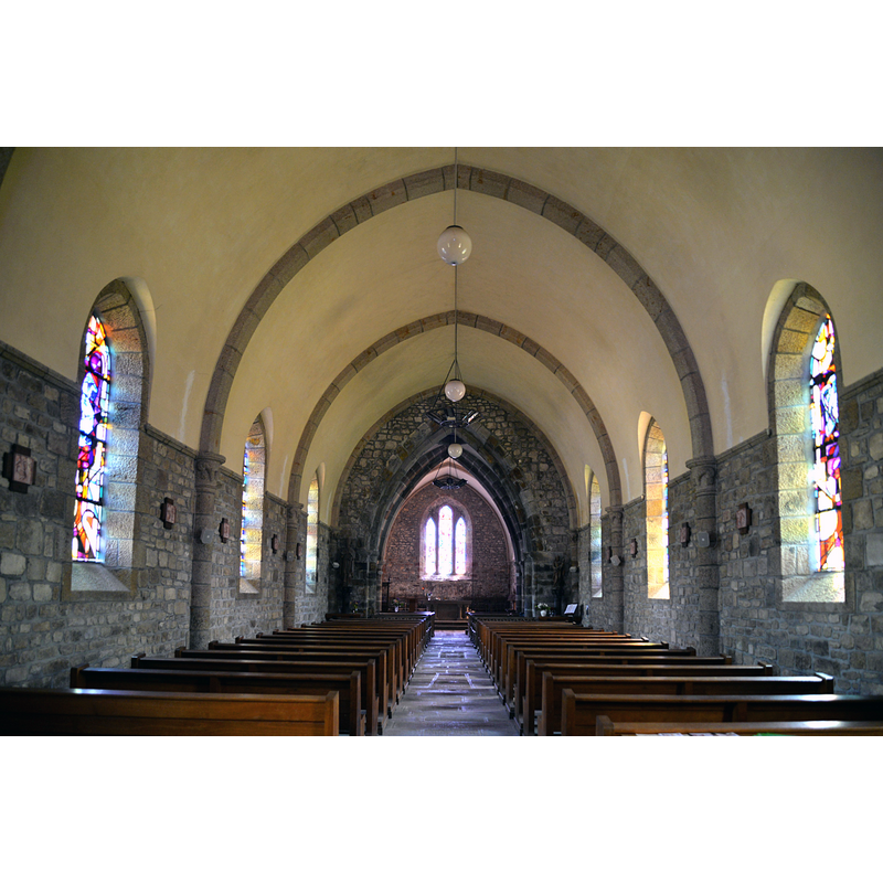 Source caption: "Nef de l'église Saint-Étienne de Ponts"