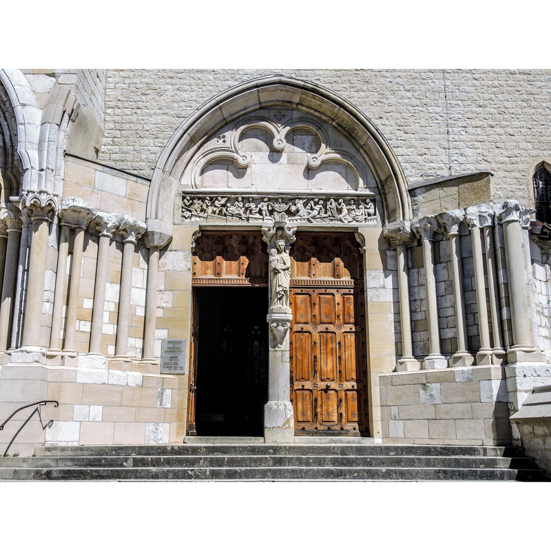 Source caption: "Grand portail de l'abbatiale d'Ambronay. Ain"