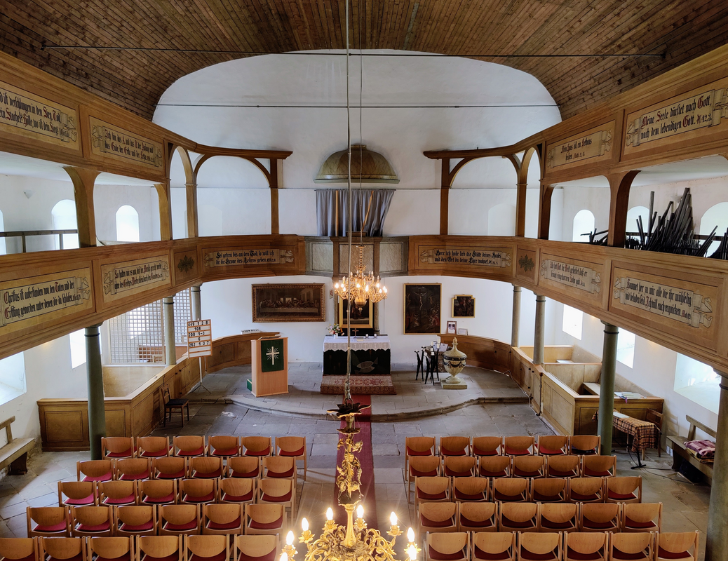 "Evangelisch-lutherische St.-Peter-und-Paul-Kirche Reinsdorf, Kyffhäuserkreis, Thüringen, Deutschland" -- showing the 19thC font in the chancel, to the right of the altar
