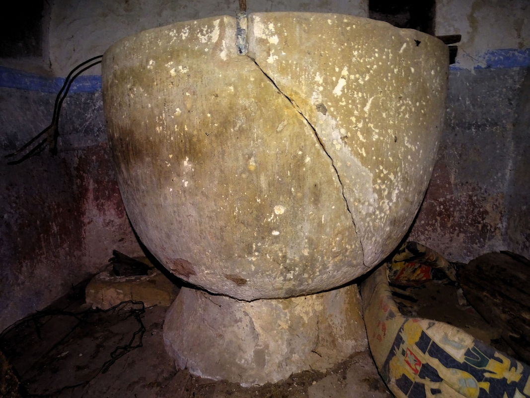 showing the cracked basin