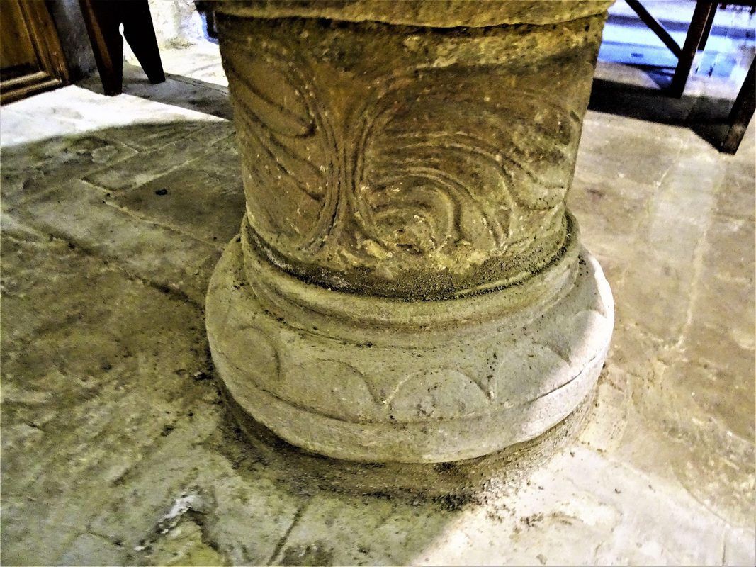 Large leaf motif on the upper base.
