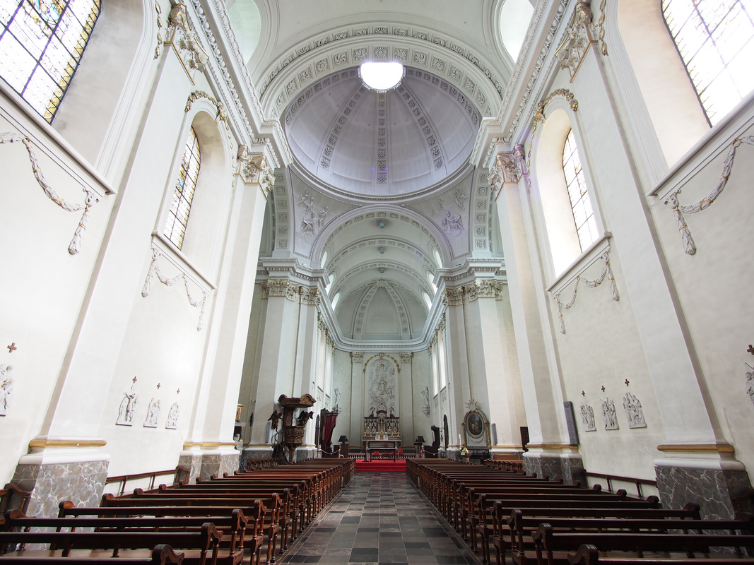 "Cathédrale Saint Pierre" -- the baptismal font, its cover and the Pascal candle are discernible off the south side of the chancel.