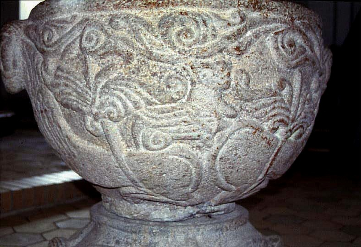 "Haldum Kirke i Danmark. Haldum kirke, døbefont"