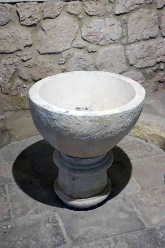 the only decoration on the font