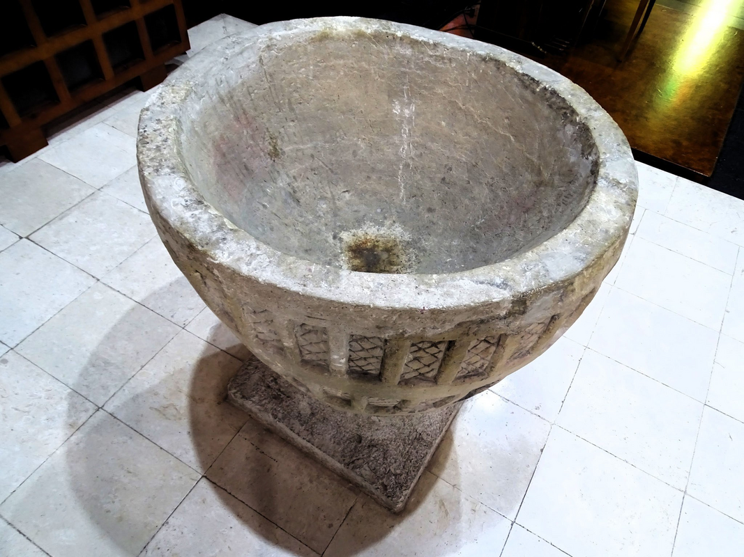 showing the interior of the basin and the blocked centre drain