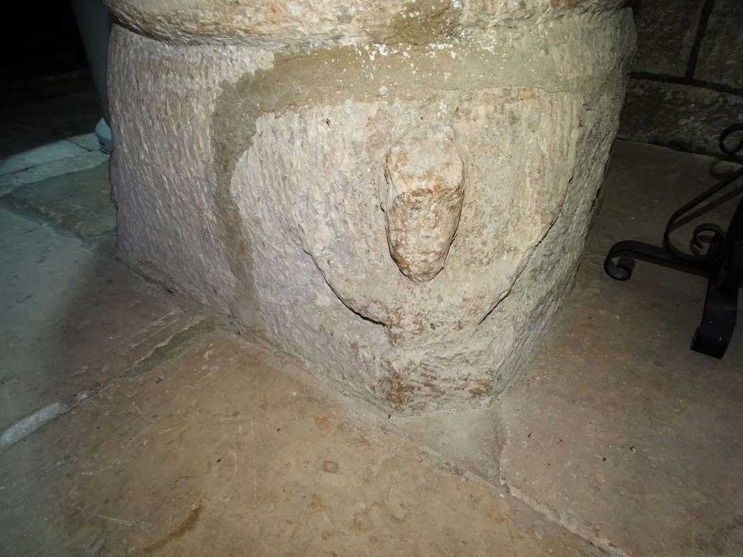 with raised arms [cf. FontNotes]