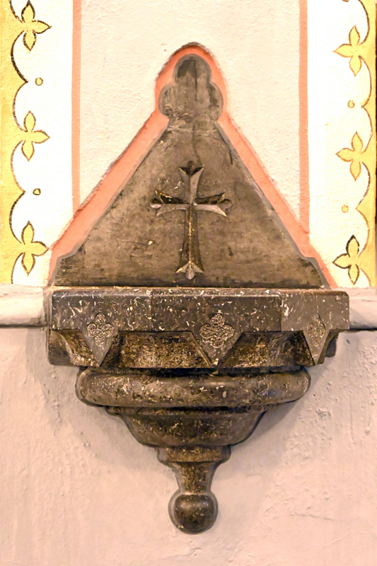 "St. Germanus (Haaren), Weihwasserbecken"