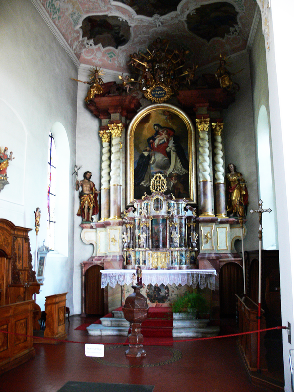 "Pfarrkirche St. Jakobus, Brochenzell, Gemeinde Meckenbeuren, Bodenseekreis Chorraum, Rosenkranzaltar von Hans Georg Winkel (Bregenz), 1683/1684
aus dem ehem. Dominikanerinnenkloster Löwental bei Friedrichshafen, seit 1817 in Brochenzell"