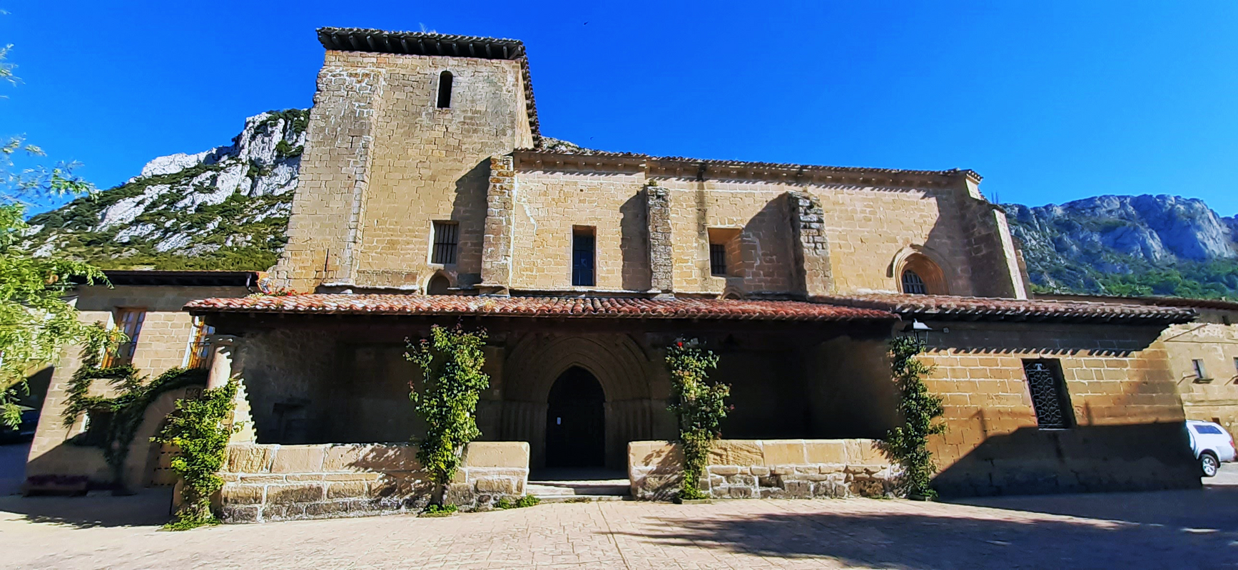 "Lapoblacióngo Andre Mariaren Jasokundearen eliza (Nafarroa hego-mendebaldea)"