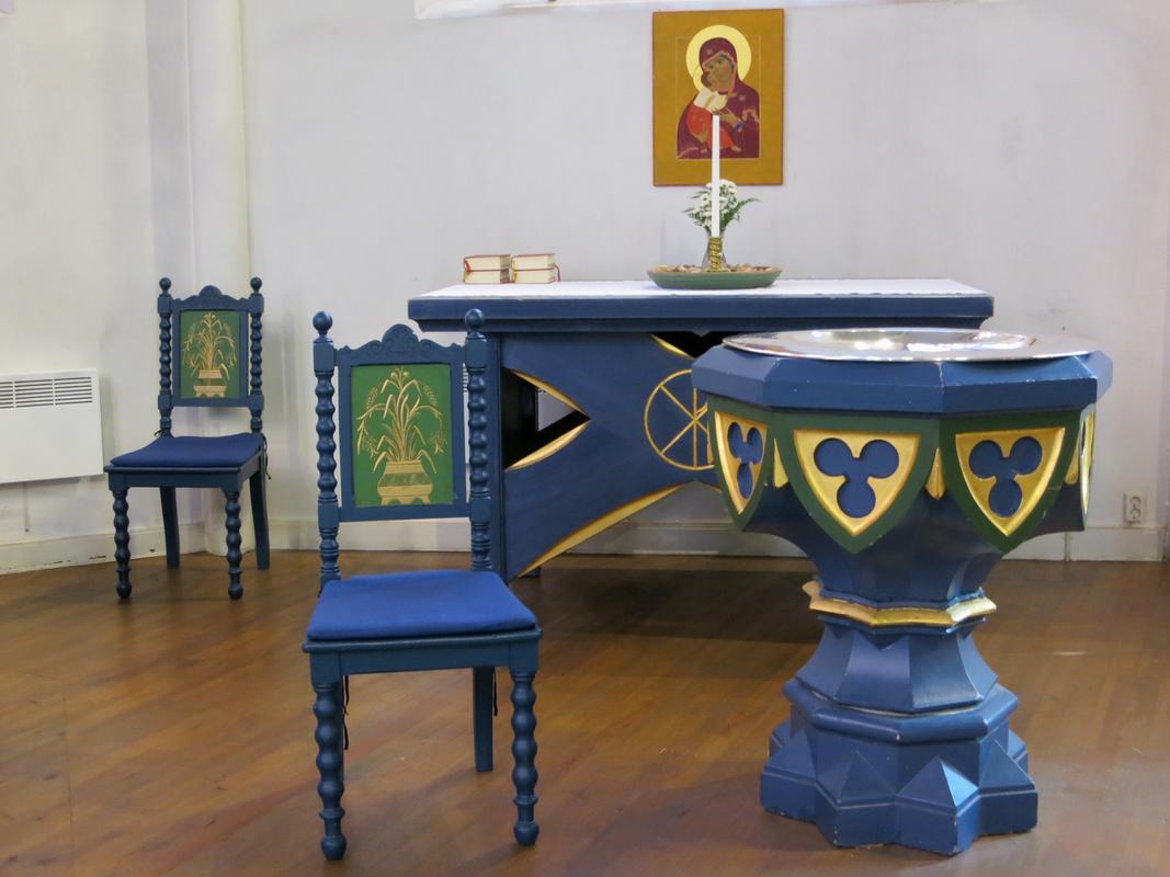 "Interiör av Trollhättans kyrka i Västra Götaland"