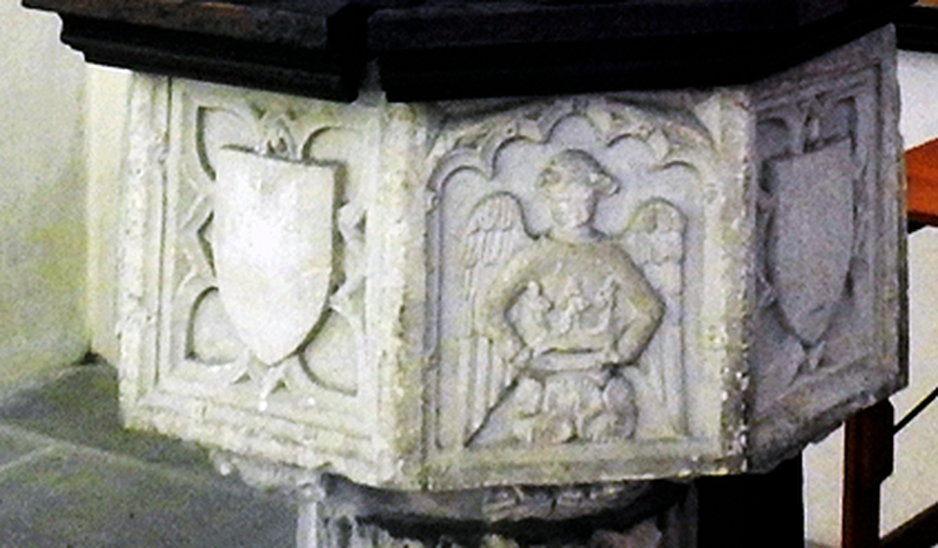 alternating with the angel demi-figures