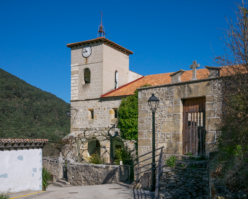  Iglesia de Barrio. Álava, País Vasco, España"