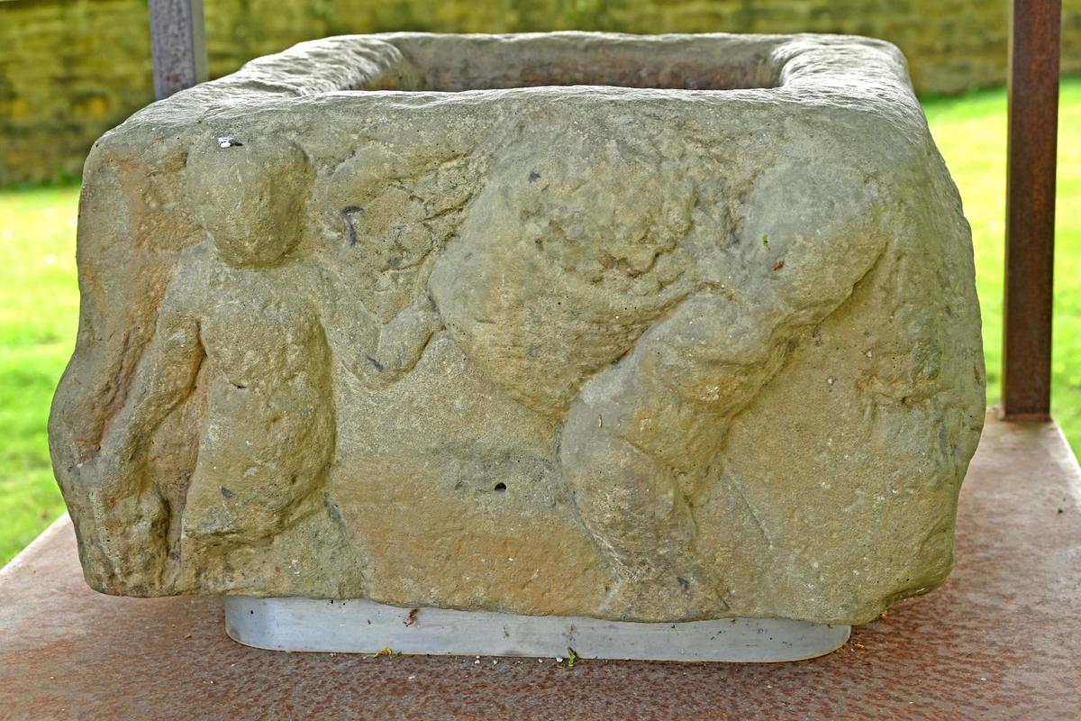 "Dudeldorf, Abguss eines römischen Grabmalquaders mit zwei Reliefs: eine Jagdszene und die Szene einer Weinlese, 1910 im Hof des Pfarrhauses als Taufstein entdeckt" -- cast of a Roman tombstone block with two reliefs: a hunting scene and a grape harvest scene, discovered in 1910 in the courtyard of the rectory -- was it used as a baptismal font?