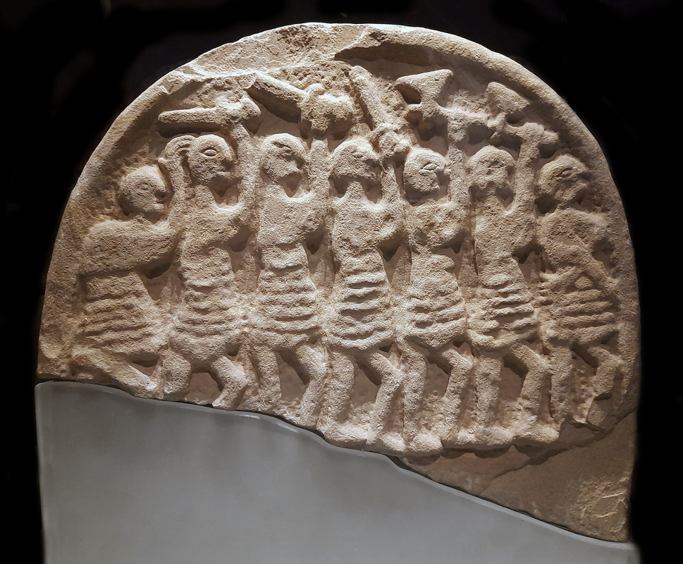 "Viking Raider Doomsday Stone; Kloster Lindisfarne, Holy Island; ca. 1. Viertel 9. Jh., Sandstein; Lindisfarne, English Heritage, Lindisfarne Priory, Inv. 81077057; Ausstellung "Die Normannen", Reiss-Engelhorn-Museen Mannheim. Date Work: between 800 and 825"