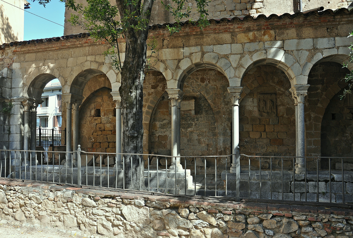 "Claustro del Monasterio de Sant Salvador. Breda-la selva"