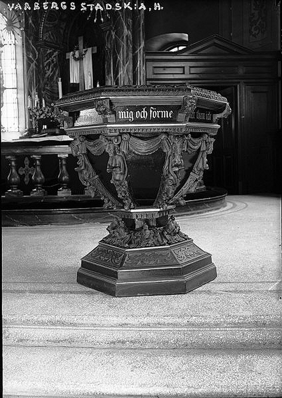 "Varbergs kyrka. Dopfunt av trä, 1600-talets början. Snabbinv. Unknown date"