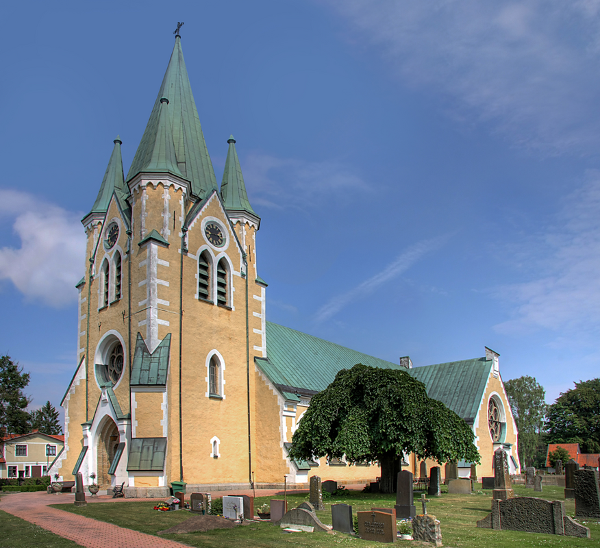 "Västra Vrams kyrka utanför Tollarp i Skåne. Bilden är sammanfogad och HDR-hanterad av totalt nio olika exponeringar, tre vardera i tre vinklar."
