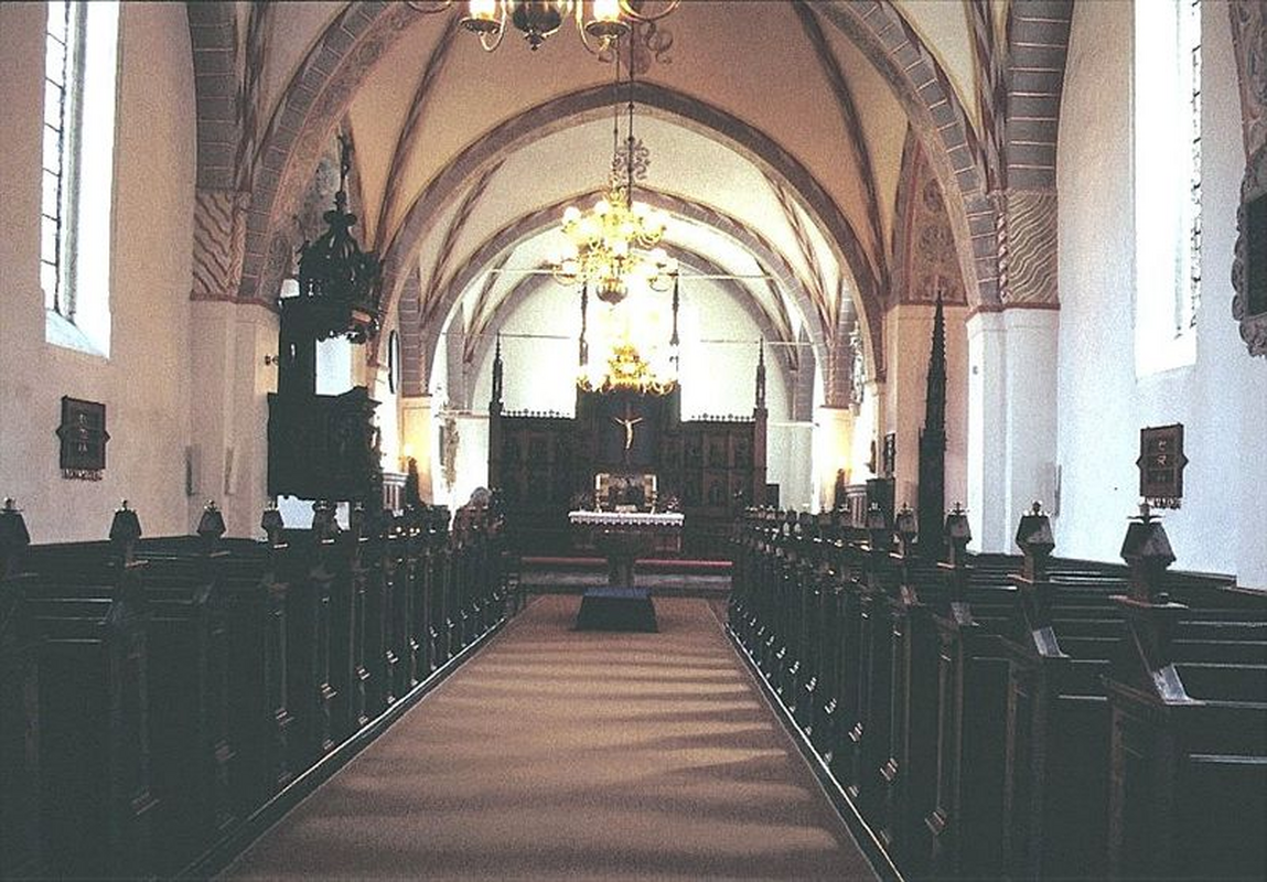 "Herlufsholms Kirke i Danmark. Skibet set mod øst"