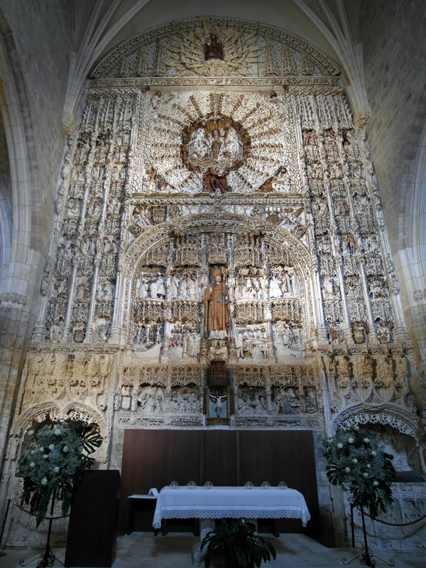 "El retablo mayor de la iglesia de San Nicolás de Bari (Burgos), tras la restauración integral del templo acometida en 2008-2009" [cited from Zarateman, 2011]