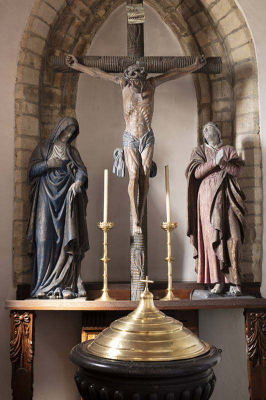 "Sint-Pieters-Bandenkerk. Bertem. Vlaams Brabant. Belgium. Binnenzicht, calvarie, 16e eeuw / Parish church (Sint-Pieters-Bandenkerk). Interior. Calvary. 17th century"
