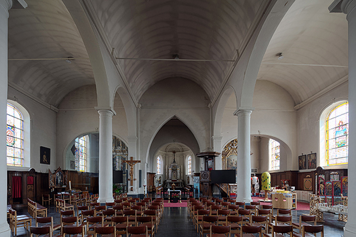 "Bellegem, Sint-Amanduskerk.Kortrijk.West-Vlaanderen.Belgium.Binnenzicht, het schip.Parish church (Sint-Amanduskerk, Bellegem). Interior. The nave."