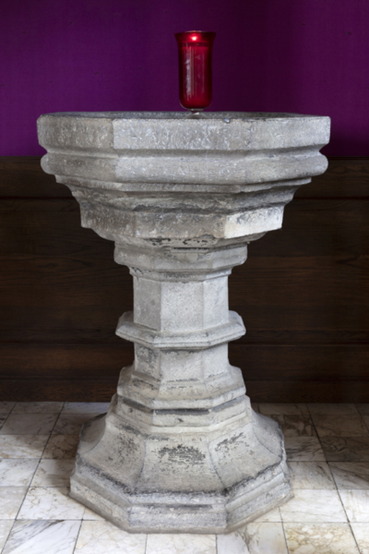 "Bellegem, Sint-Amanduskerk. Kortrijk. West-Vlaanderen. Belgium. Binnenzicht, doopvont. Parish church (Sint-Amanduskerk, Bellegem). Interior. Baptismal font."