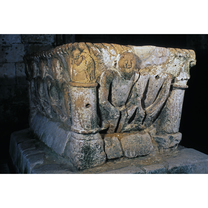 side 4: arms linked, hands on their knees -- the figure on the right has lost its head; crude repair in place