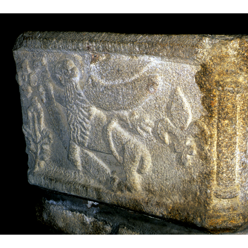 Winged and haloed lion holding a scroll and facing left; on the left of it, an oak (?) lead and a four-petal flower; on the right a large fleur-de-lis