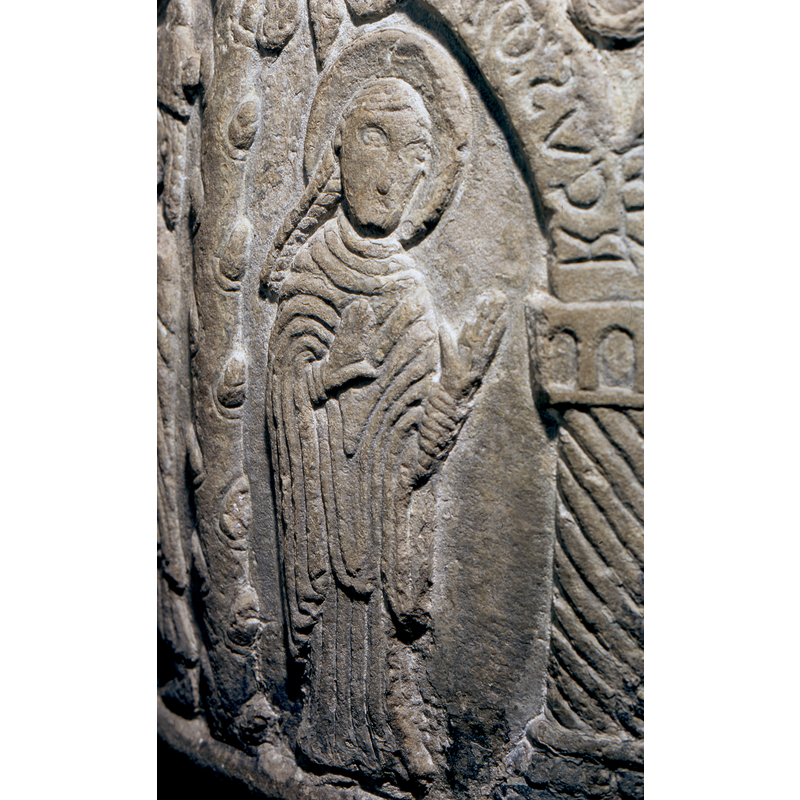 In the third arch, there is the last magi and a woman standing with hands in adoration. She has long braids. She is the Virgin. The inscription reads "GABRIEL MARIA SPIRITUS SANCTUS" . There is no  image of Gabriel. A dove descends toward her from the left. The Virgin Mary faces the representation of Christ in Majesty.