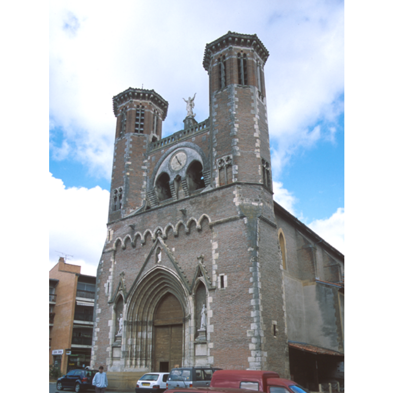 Parish church on the side of which the baptistery has been reconstructed