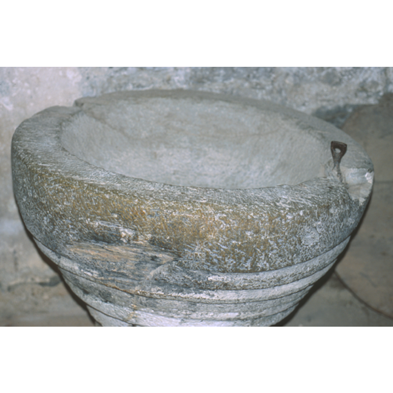 several, aorund the central and lower parts of the basin sides