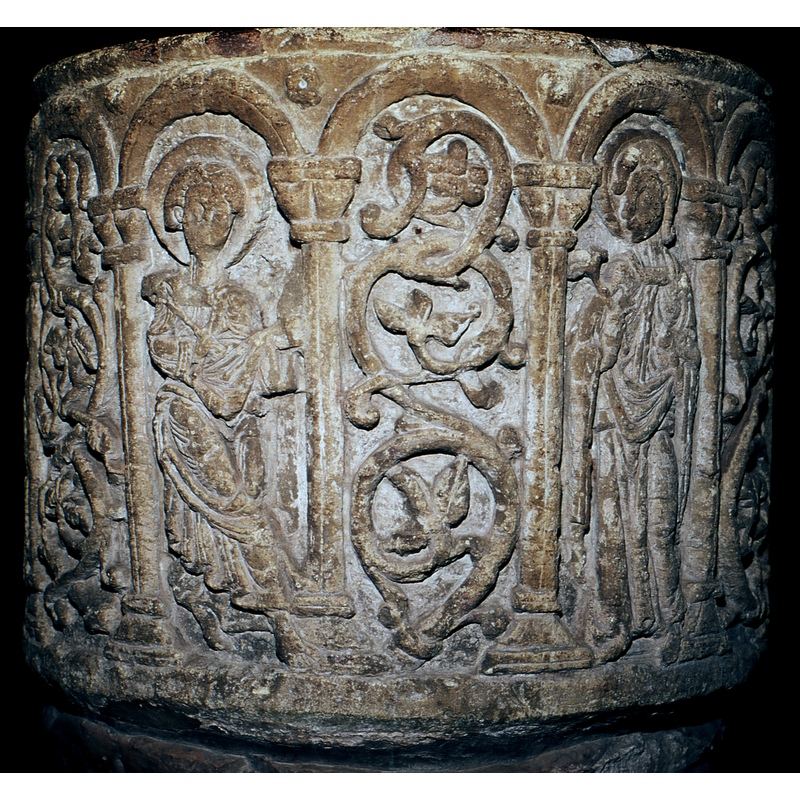 in one of the arches of the basin side