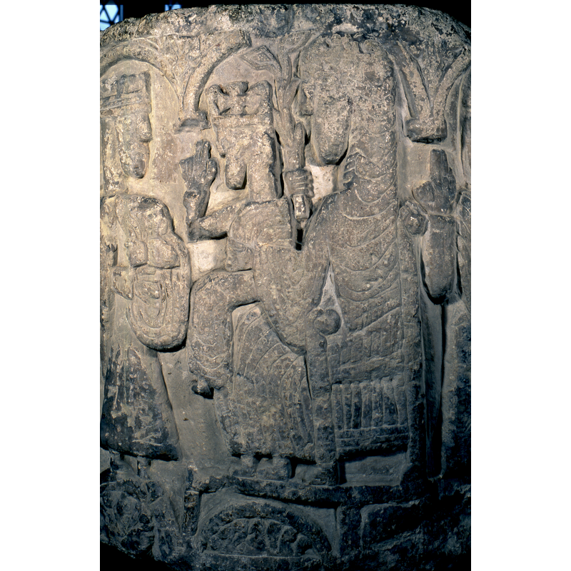 As part of the Adoration of the Magi, in the previous two arches