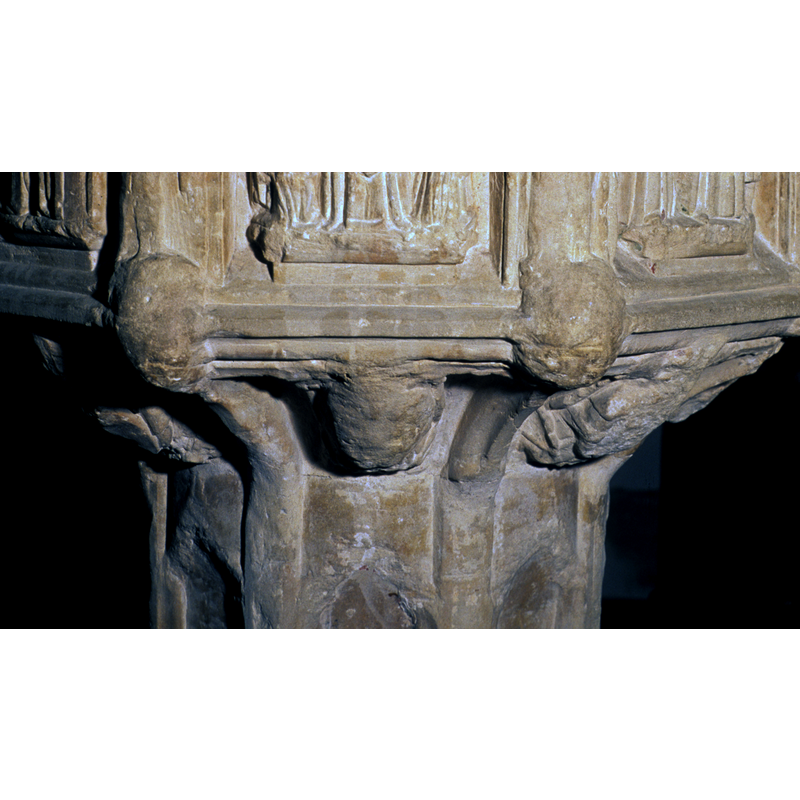 The busts of eight angels are depicted on the underbowl of the upper basin; now disfigured