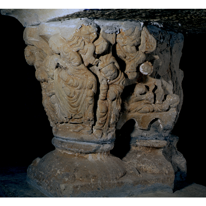 Description by Antonio Tejedor [www.lafronteradelduero.com/Paginas/garray.html] [accessed 22 August 2015]: "En el capitel del lado del evangelio se representa por su cara externa la escena de la Anunciación en la cesta de la izquierda, y la Visitación en la otra. En la cara frontal se muestra a la Virgen acostada en el lecho dando de mamar al niño Jesús acompañada por dos mujeres que la han asistido en el parto. La cara interna del doble capitel contiene la escena de San José recibiendo en sueños el mensaje tranquilizador de un ángel y la del pesebre en el que se encuentra el recién nacido atentamente observado por el buey y la mula bajo la figura de un ángel."